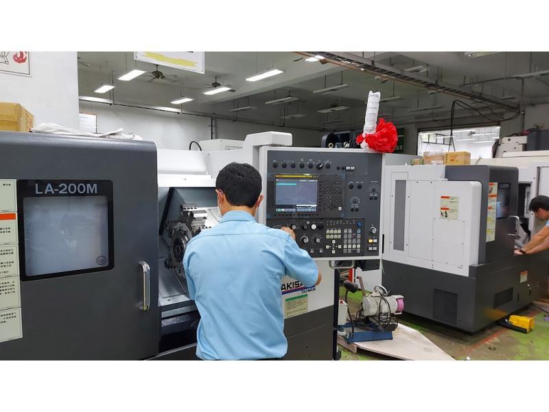機械工場-CNC車床與銑床